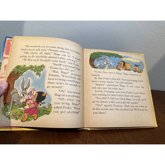 Vintage Bugs Bunny and The Big Red Apples and Walt Disney's Peter Pan Books - Picture 5 of 12